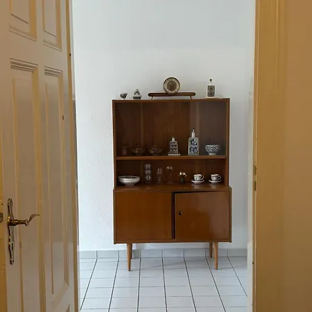 Cosy Calm Room 10 Minutes To Hbf Apartman
